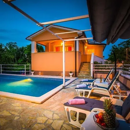 Sleeps 7 Pool Air Con Wifi ヴィラ *
