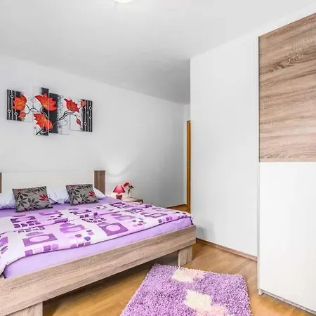 Sleeps 7 Pool Air Con Wifi * Šumber
