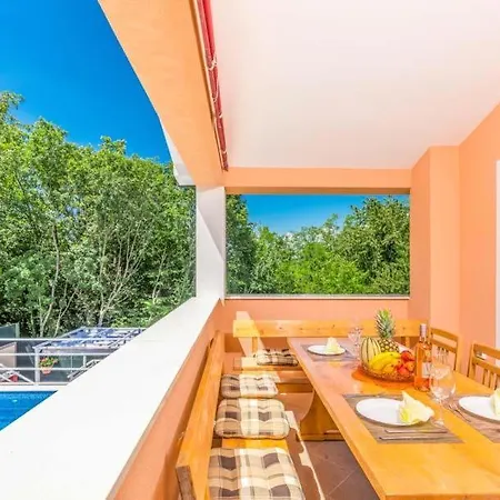 Sleeps 7 Pool Air Con Wifi Šumber