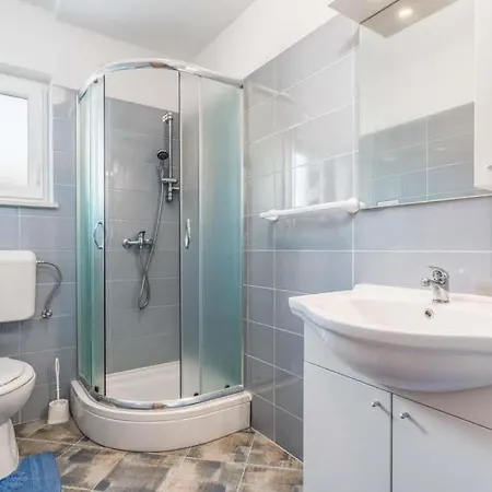 Sleeps 7 Pool Air Con Wifi ヴィラ Šumber