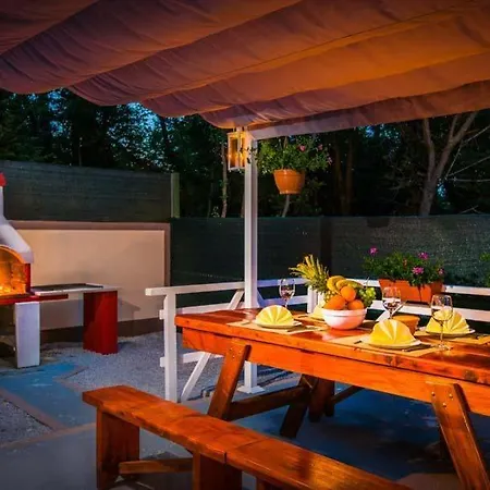 ヴィラ Sleeps 7 Pool Air Con Wifi *