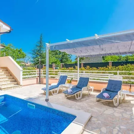 Sleeps 7 Pool Air Con Wifi
