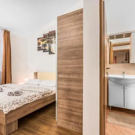 Sleeps 7 Pool Air Con Wifi * Šumber