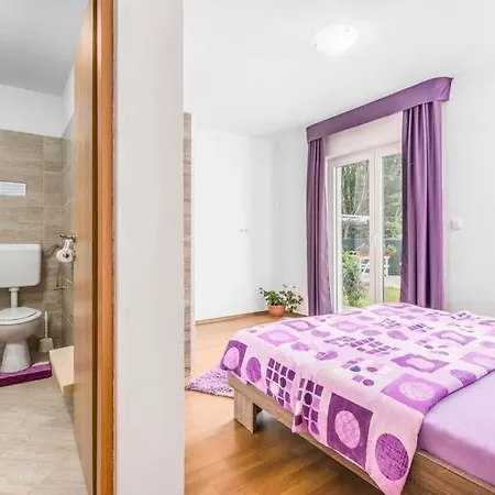Sleeps 7 Pool Air Con Wifi Villa Šumber