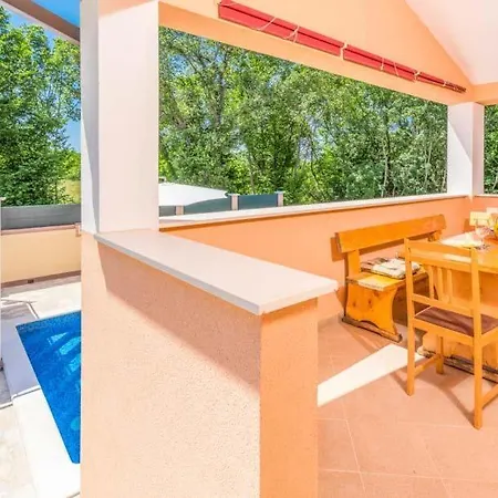 Sleeps 7 Pool Air Con Wifi Šumber